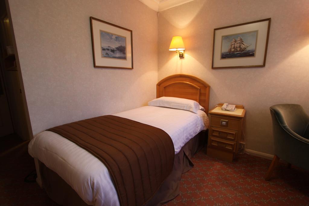 Swallow Churchgate Hotel Harlow Room photo